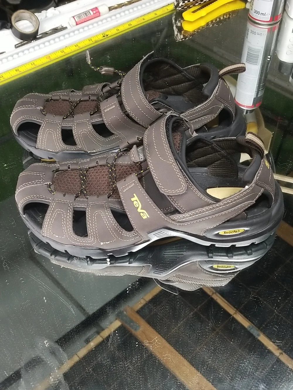 Mens 8 Teva Forebay Fisherman Sandals Mens Size 8 Brown Leather Hook & Loop MINT